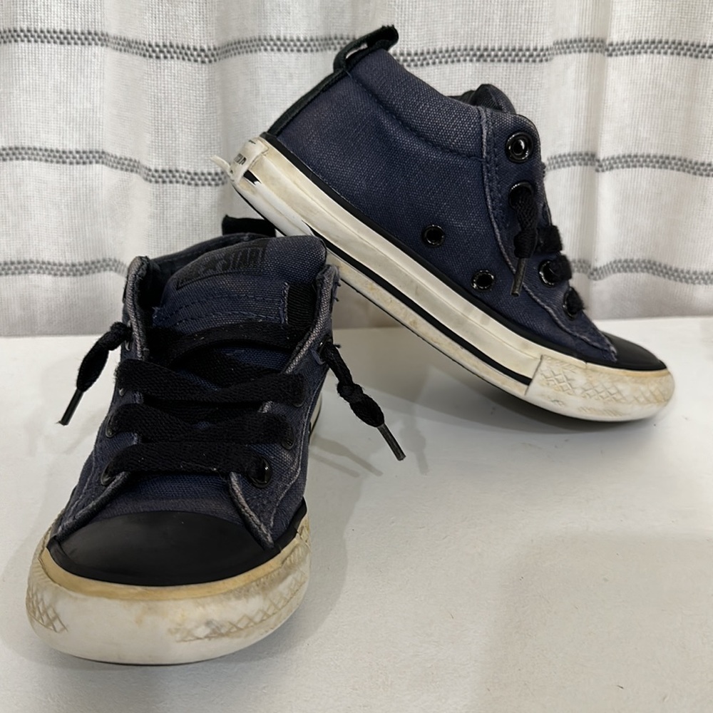 ⭐️ Converse pull on sneakers for children